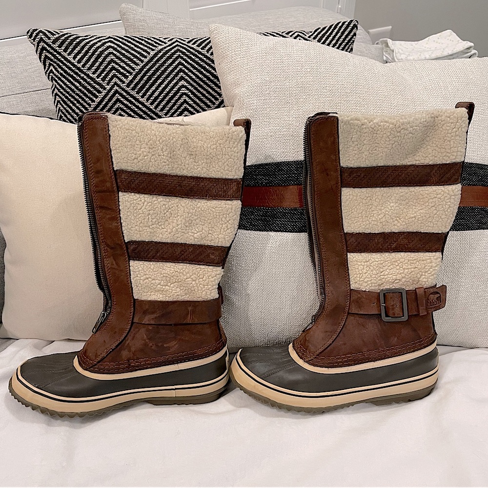 Sorel Women’s Helen of Tundra II waterproof snow boot/Leather & Sherpa• SIZE 9